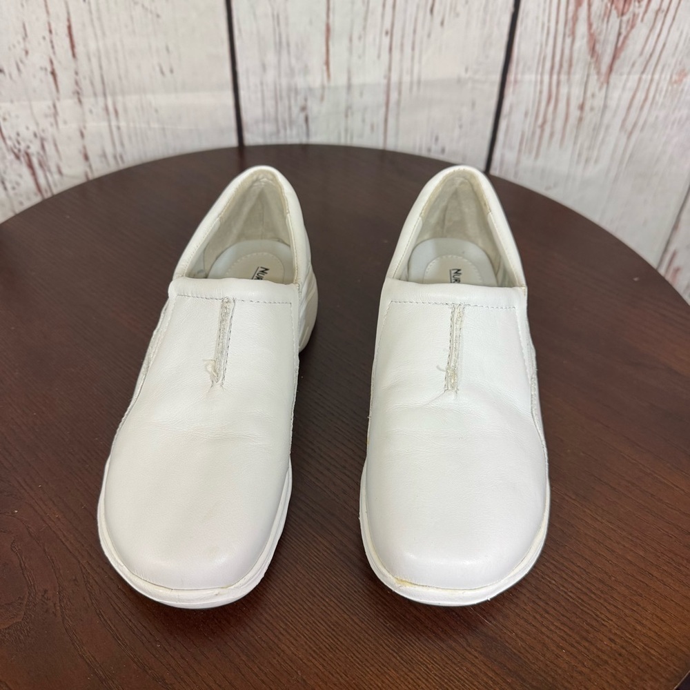 Nurse Mates White Sneakers size 6 EUC - Picture 2 of 14